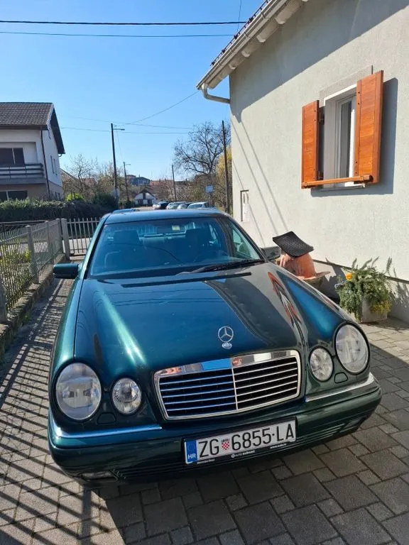 Mercedes-Benz E 200