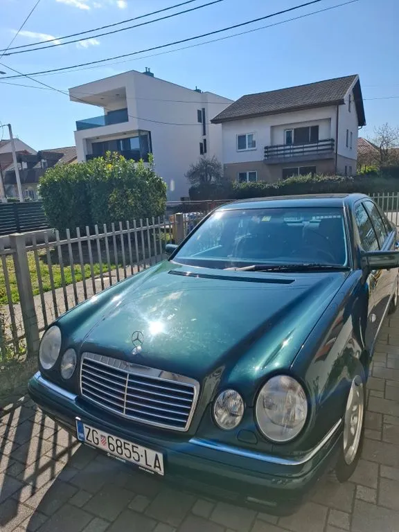 Mercedes-Benz E 200