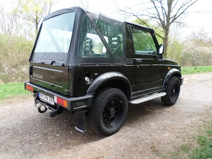 Suzuki SJ Samurai
