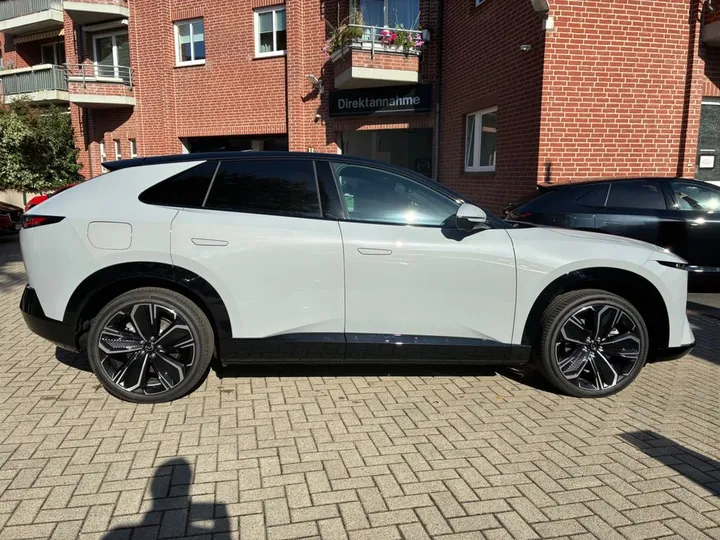 Mazda CX-6e
