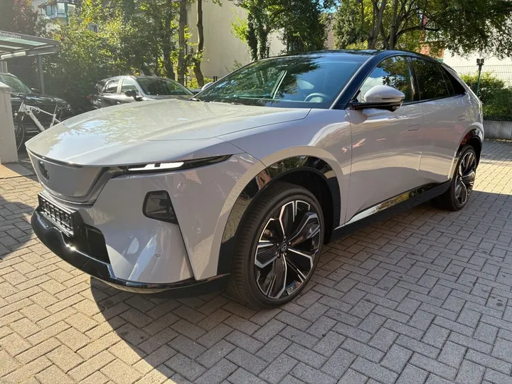 Mazda CX-6e