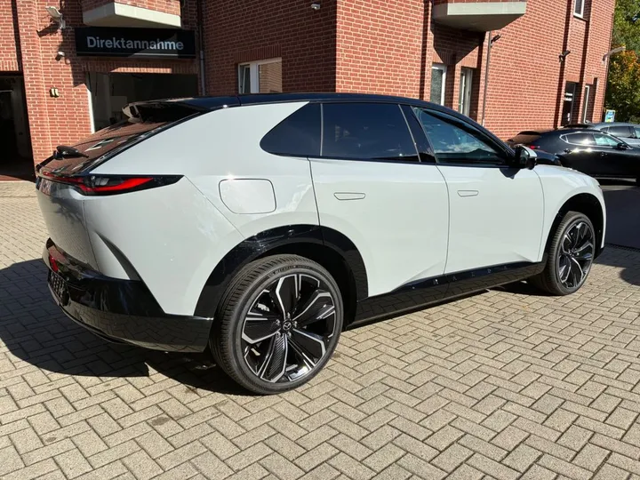 Mazda CX-6e