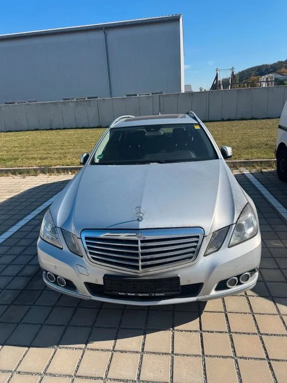Mercedes-Benz E 220
