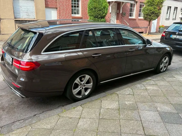 Mercedes-Benz E 220