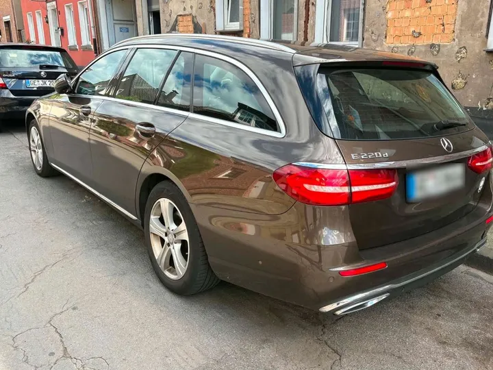 Mercedes-Benz E 220