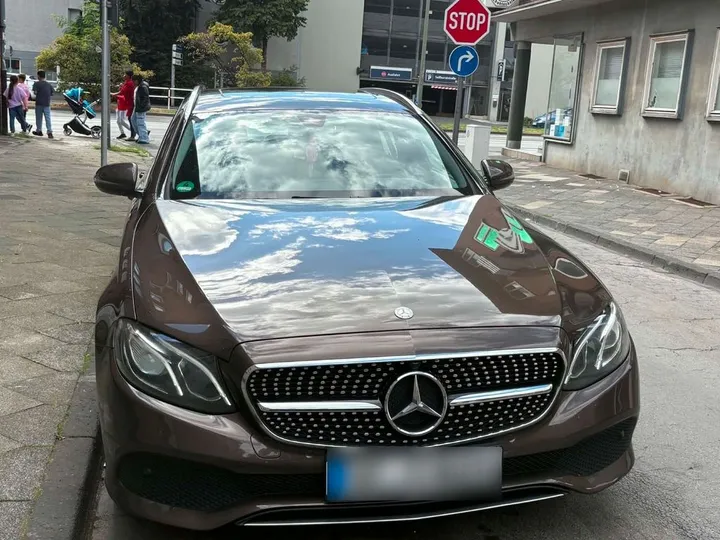 Mercedes-Benz E 220