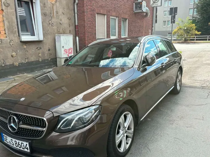 Mercedes-Benz E 220