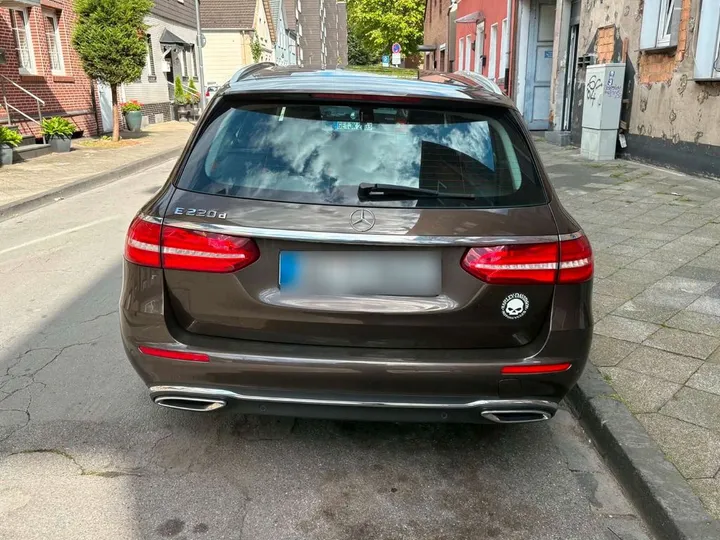 Mercedes-Benz E 220