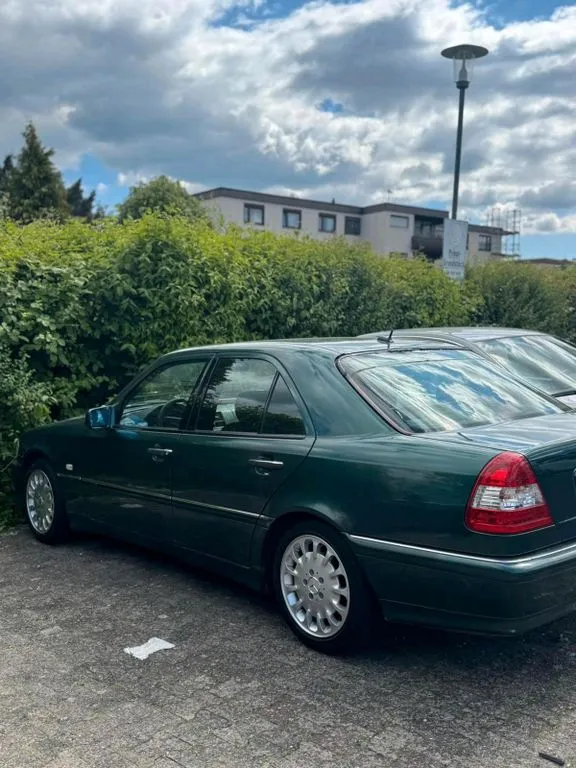 Mercedes-Benz C 240