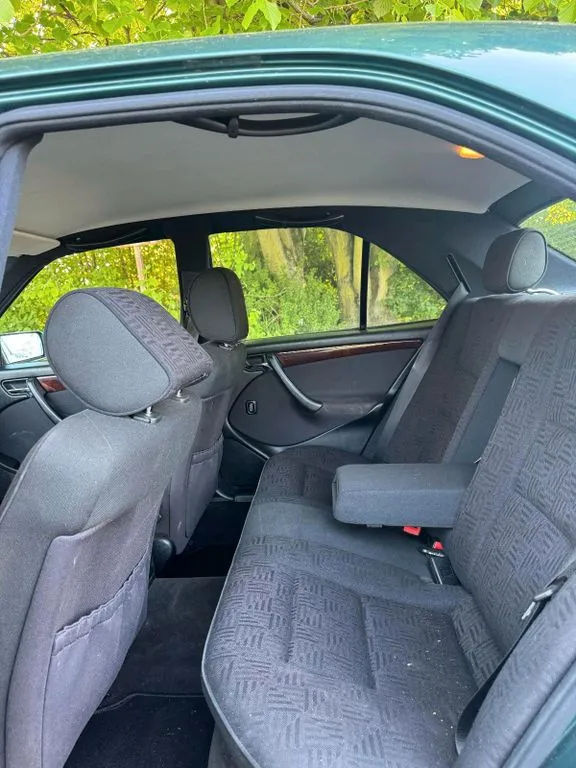 Mercedes-Benz C 240