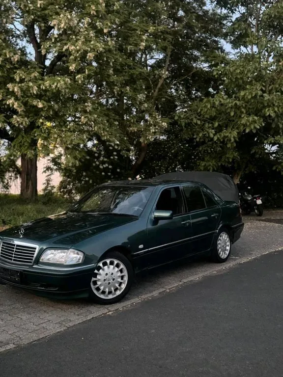Mercedes-Benz C 240