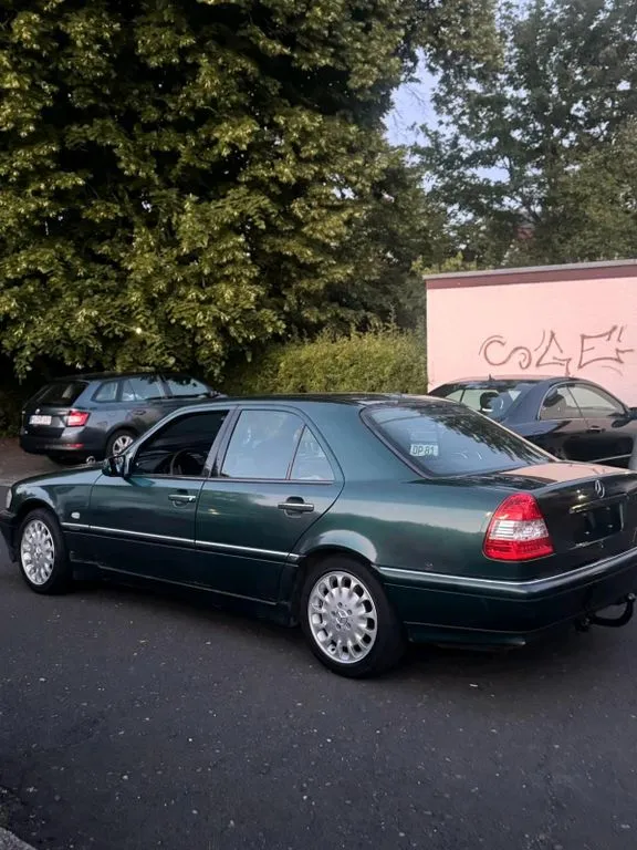 Mercedes-Benz C 240