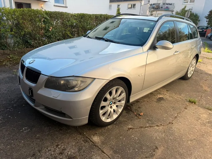 BMW 330