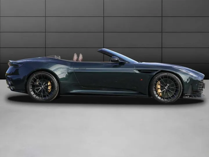 Aston Martin DB12