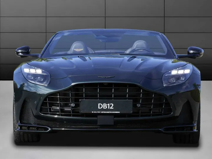 Aston Martin DB12