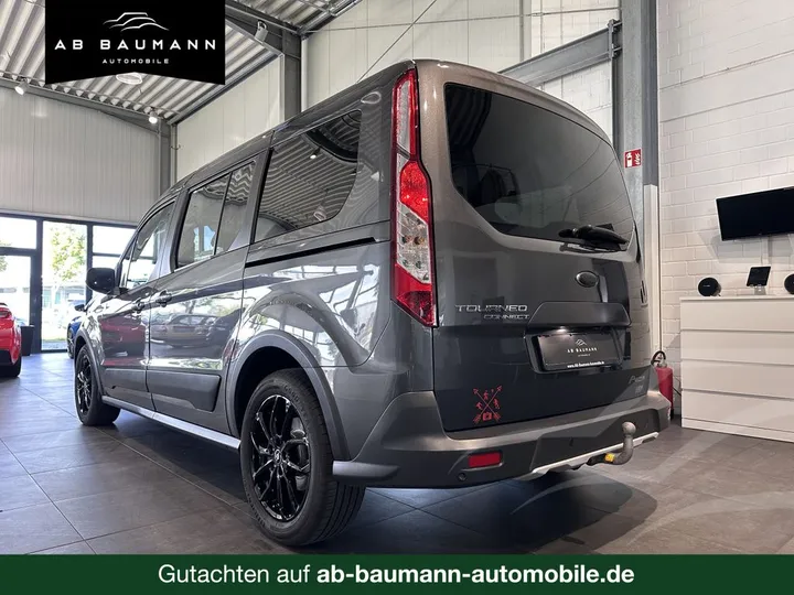 Ford Grand Tourneo