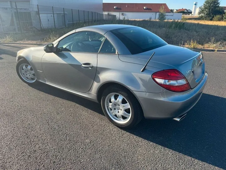 Mercedes-Benz SLK 200