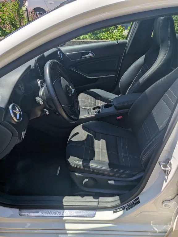Mercedes-Benz A 220