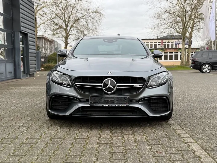 Mercedes-Benz E 63 AMG