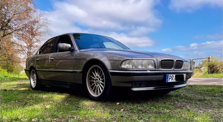 BMW 740
