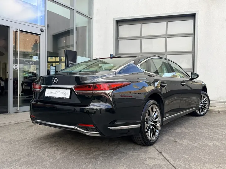 Lexus LS 600