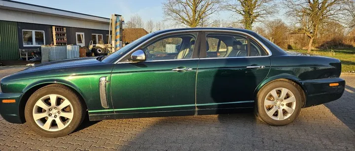 Jaguar XJ