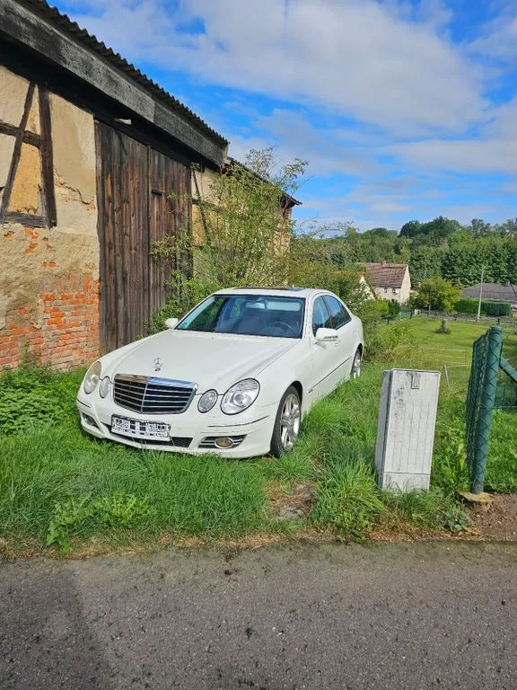 Mercedes-Benz E 230