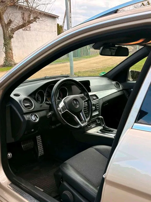 Mercedes-Benz C 220