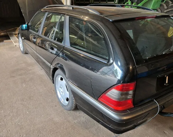 Mercedes-Benz C 240