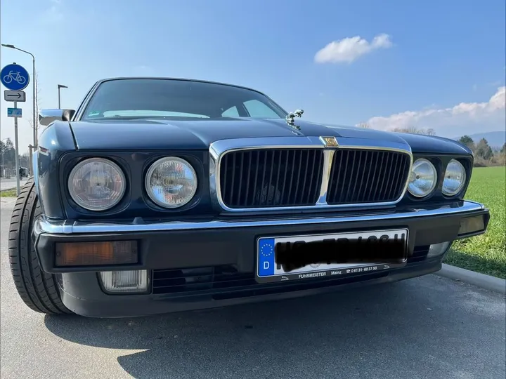 Jaguar XJ12