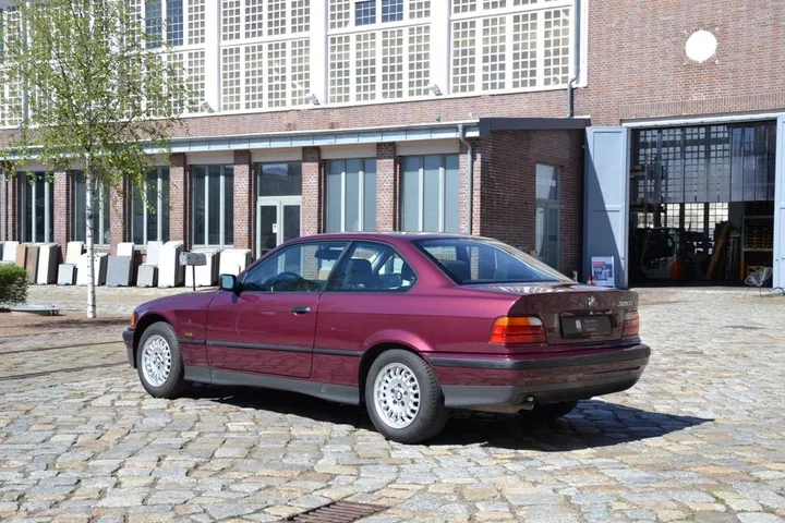 BMW 320