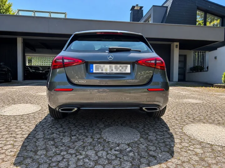 Mercedes-Benz A 180