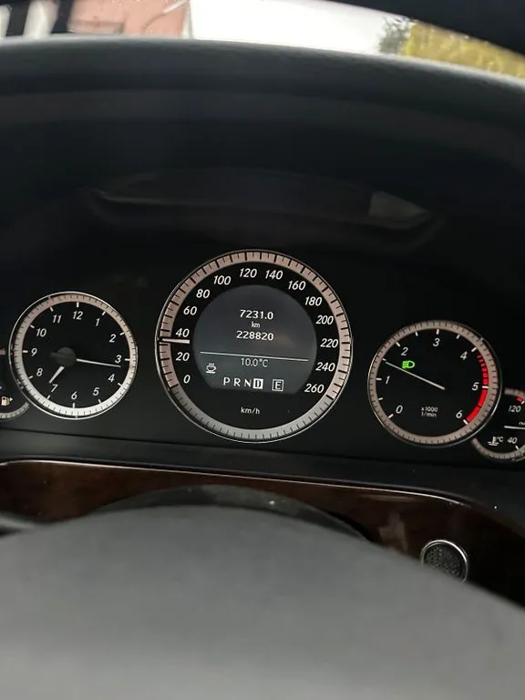 Mercedes-Benz E 220