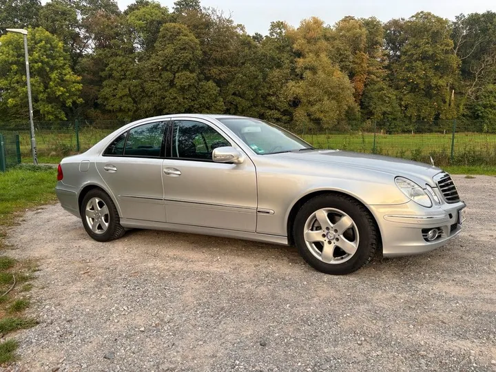 Mercedes-Benz E 230