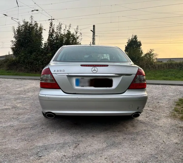 Mercedes-Benz E 230