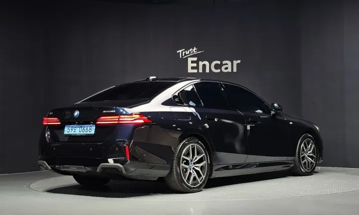 BMW i5