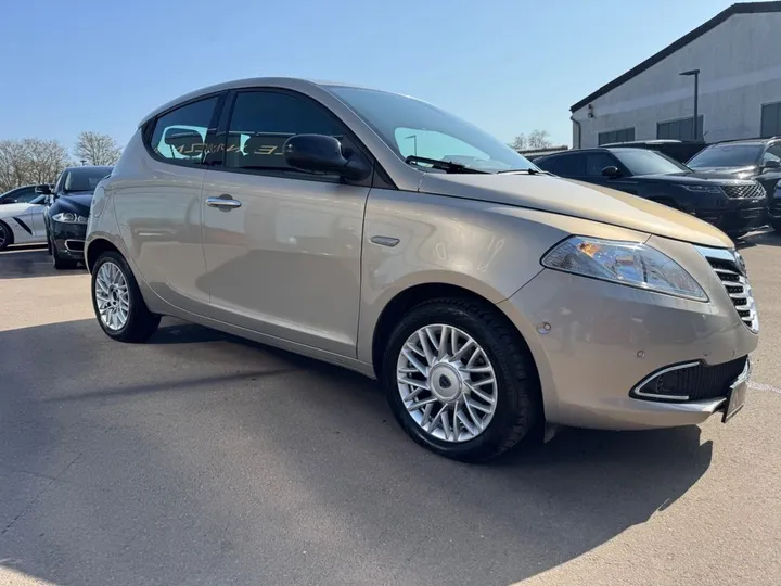 Lancia Ypsilon