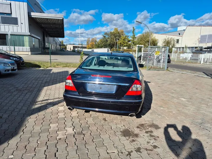 Mercedes-Benz E 230