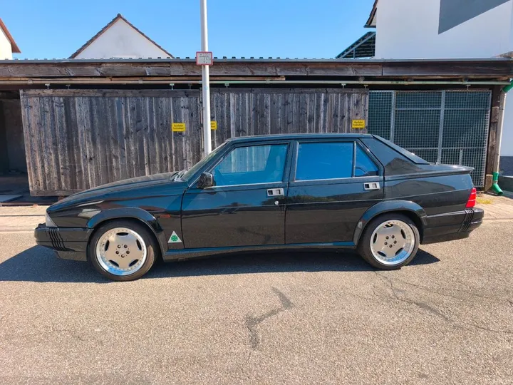 Alfa Romeo 75