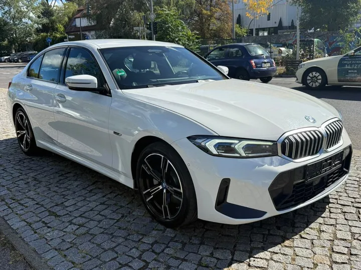 BMW 330
