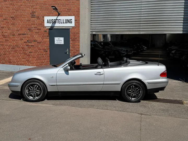 Mercedes-Benz CLK 230