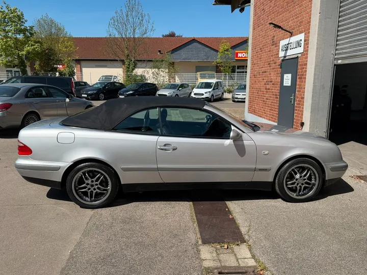 Mercedes-Benz CLK 230