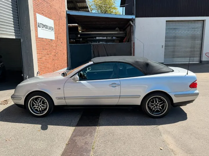 Mercedes-Benz CLK 230