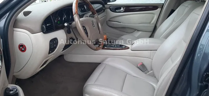 Jaguar XJ6