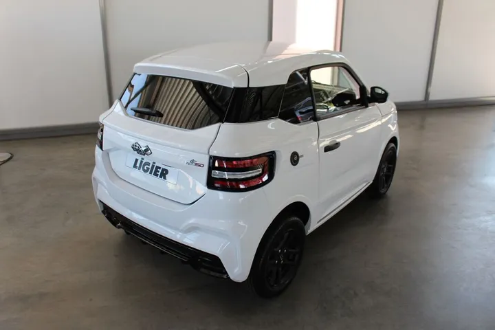 Ligier JS 50