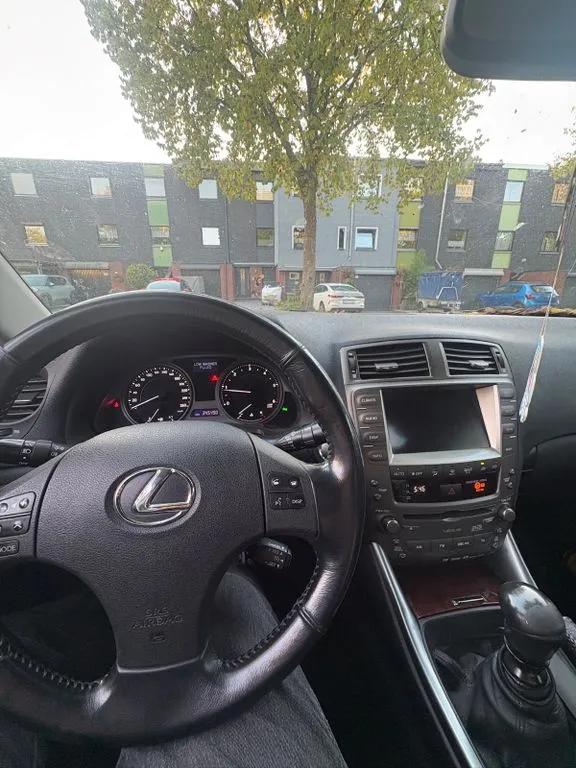 Lexus IS 220