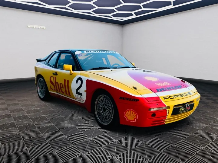 Porsche 944
