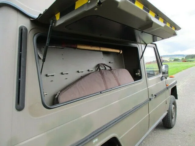 Mercedes-Benz G 230