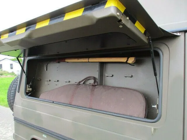 Mercedes-Benz G 230