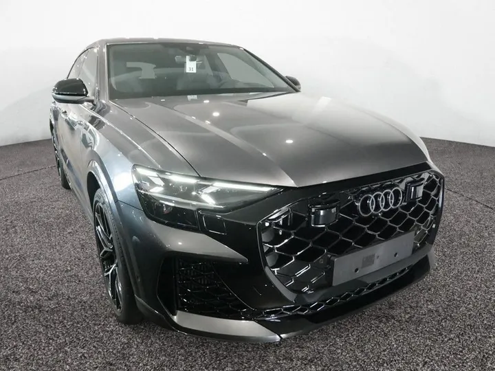 Audi RSQ8